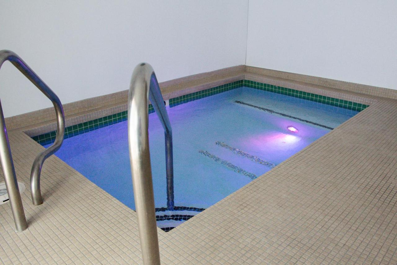 Aqua Soleil Hotel And Mineral Water Spa Дезерт-Хот-Спрингс Экстерьер фото